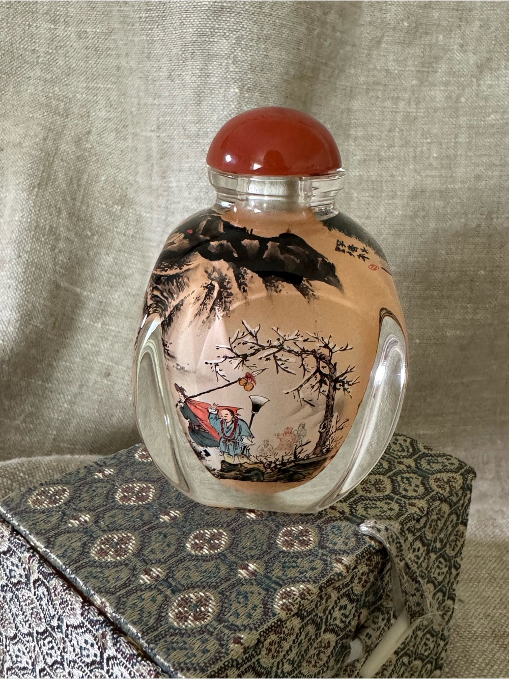 vintage Chinese reverse painted snuff bottle with box